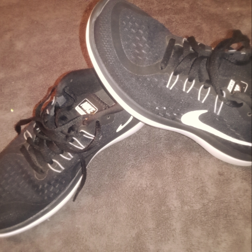 Women's Nike flex running shoes 2017